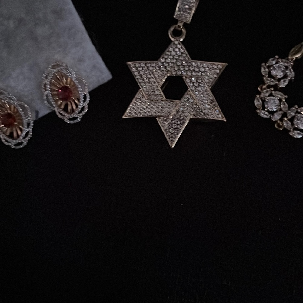 Necklaces,bracelets,earrings,chains